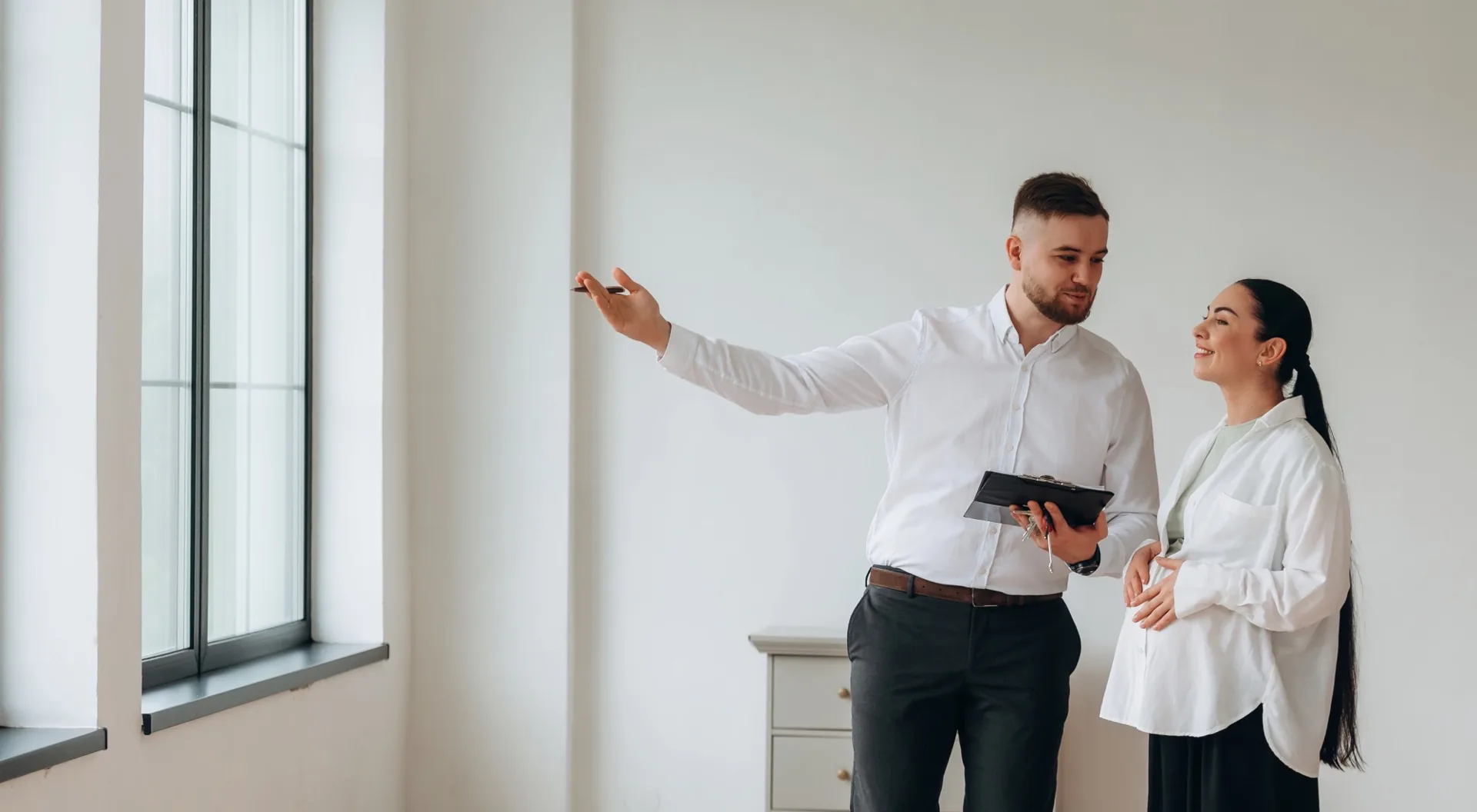A Zaabta consultant guiding a client